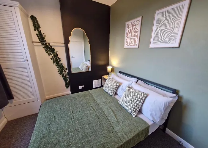 The Ivy Rooms - With Cinema Room