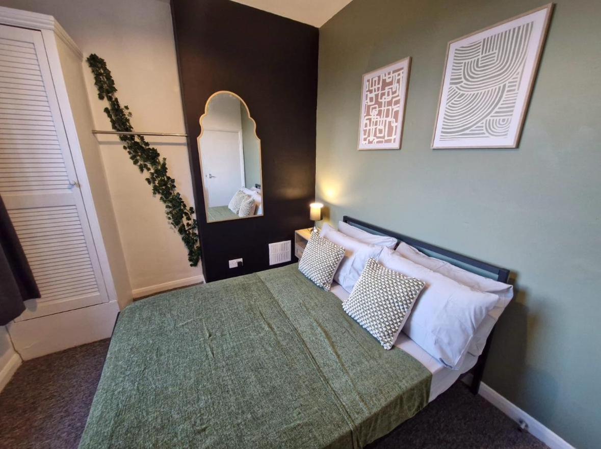 The Ivy - With Cinema Apartment